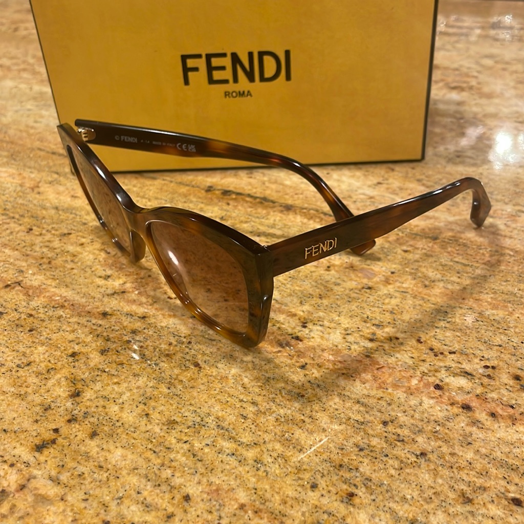 Fendi Fe40151l Sunglasses Brand New Authentic 53f 5517145 Fendi Fe40151l Sunglasses Brand New Authentic 53f 5517145